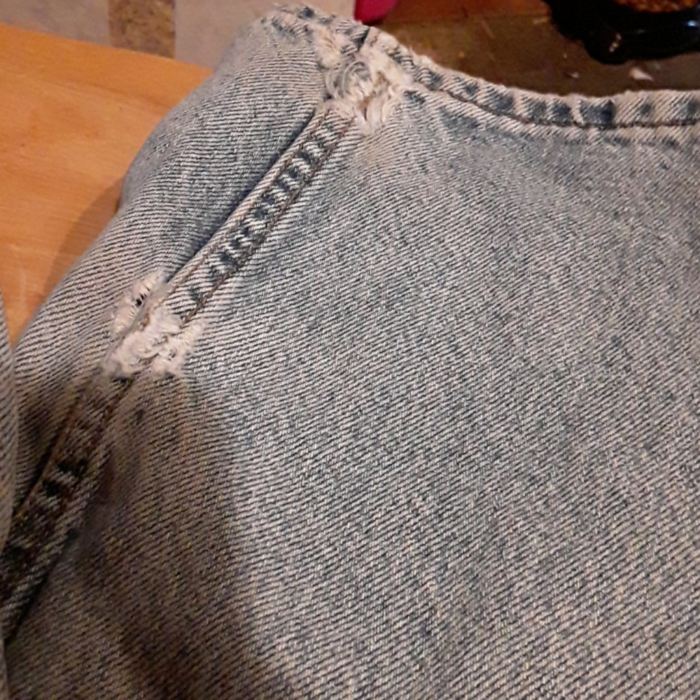 CALVIN KLEIN JEANS  MENS (  36" x 29 " ). - Picture 3 of 10